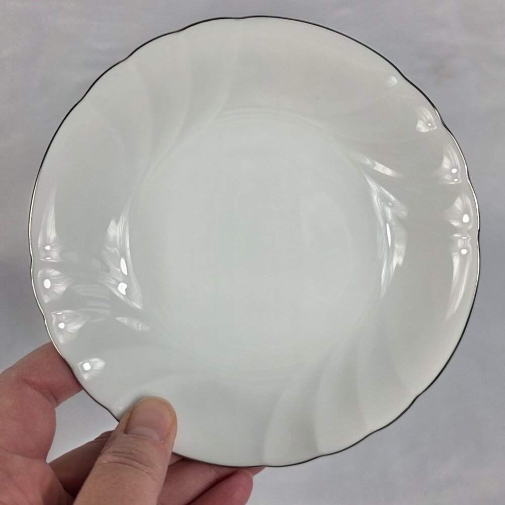 ONE Mikasa Wedding Band Platinum Fruit Bowl Swirled Platinum Trim